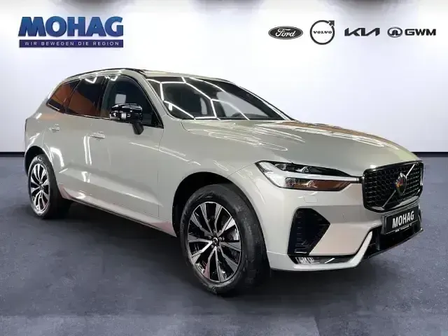 Gebraucht Volvo XC60 Plus 197 PS (144 kW) 2023 Silber SUV