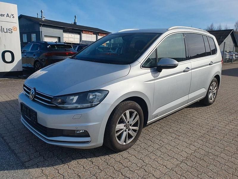 Gebraucht VW Touran S 150 PS (110 kW) 2020 Silber Van / Kleinbus