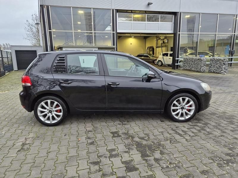 Gebraucht VW Golf VI 105 PS (77 kW) 2011 Schwarz Kleinwagen