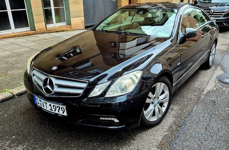 Gebraucht Mercedes E250 204 PS (150 kW) 2010 Schwarz Coupé