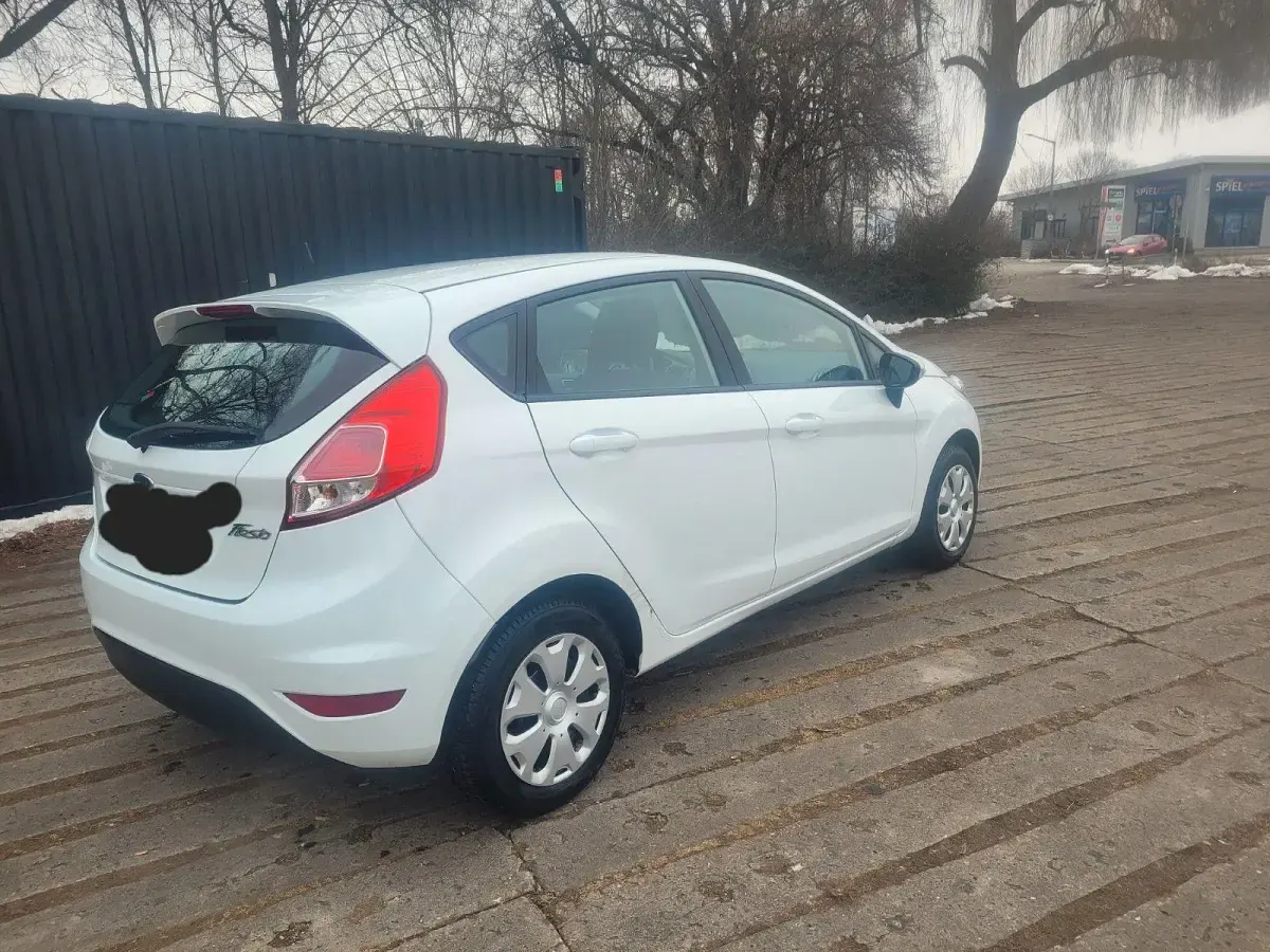 Używany Ford Fiesta SYNC Edition 65 KM (47 kW) 2014 Biały Hatchback