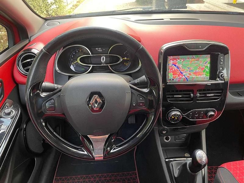 Gebraucht Renault Clio GrandTour 90 PS (66 kW) 2013 Rot Kombi