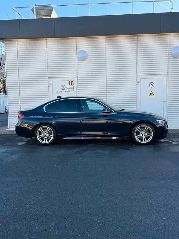 Gebraucht BMW 330 258 PS (189 kW) 2017 Blau Limousine