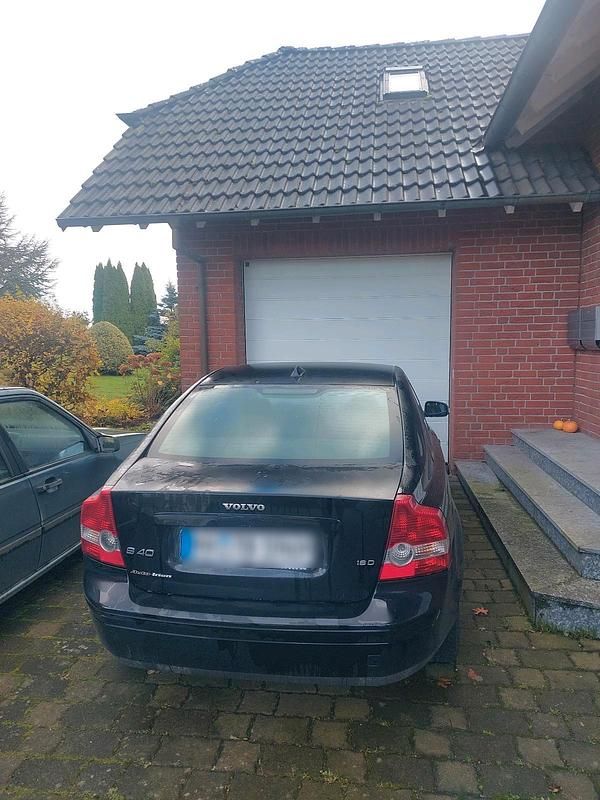 Schwarz Gebraucht 2006 Volvo S40 Limousine | 1.900 € - Bild 1/3