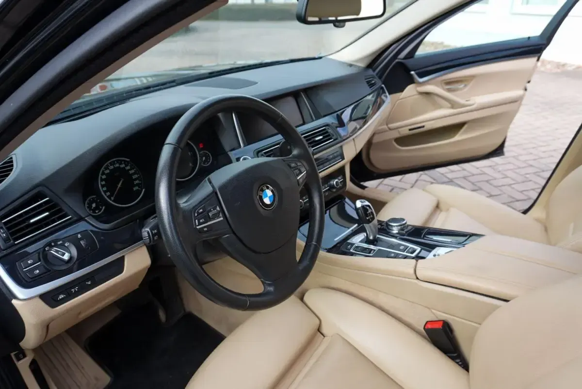 Second-hand BMW 520 Comfort Edition 190 CP (139 kW) 2016 Negru Break