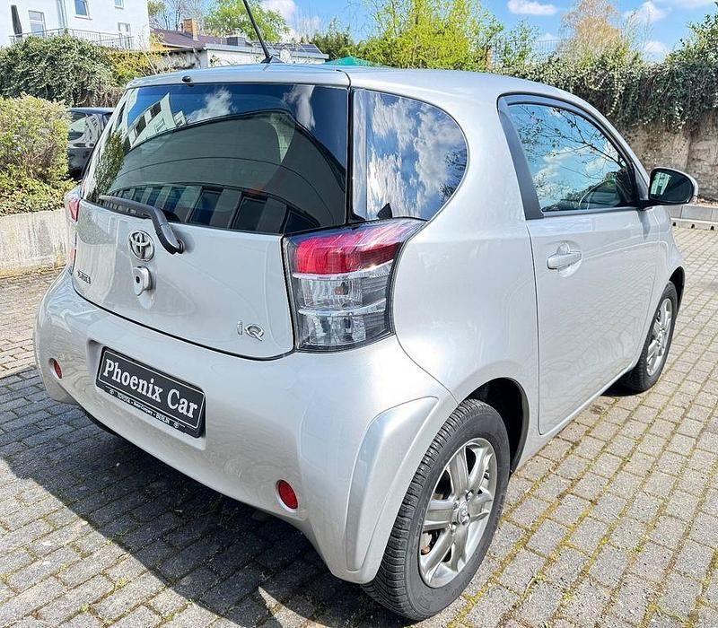 Gebraucht Toyota iQ 68 PS (50 kW) 2011 Weiß Kleinwagen