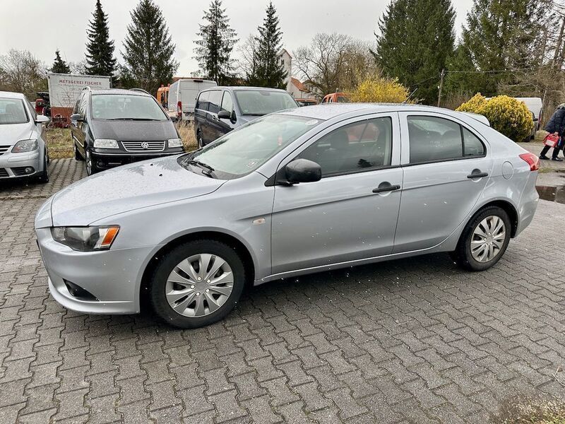 Gebraucht Mitsubishi Lancer Sportback 117 PS (86 kW) 2016 Silber Limousine