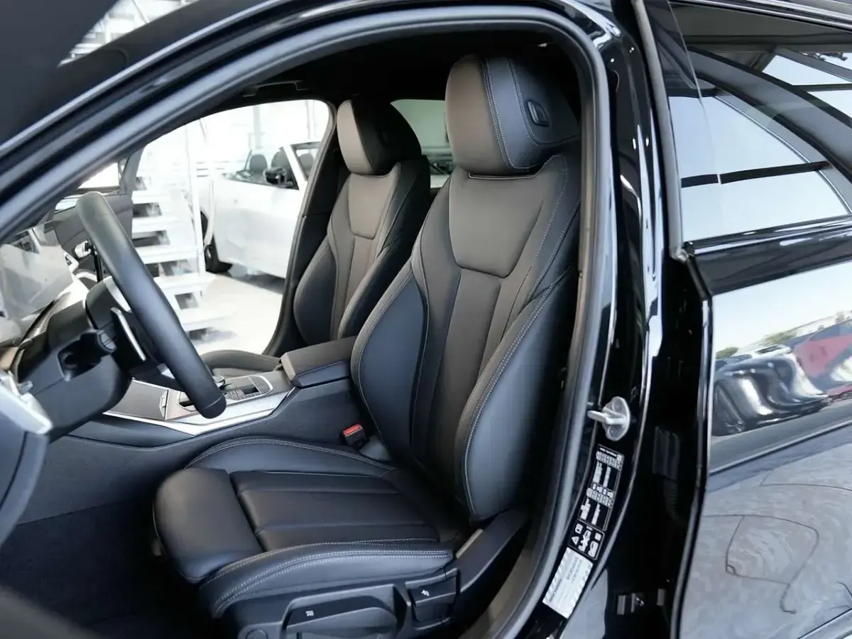 Gebraucht BMW 320 M Sport 190 PS (139 kW) 2026 Saphirschwarz Kombi