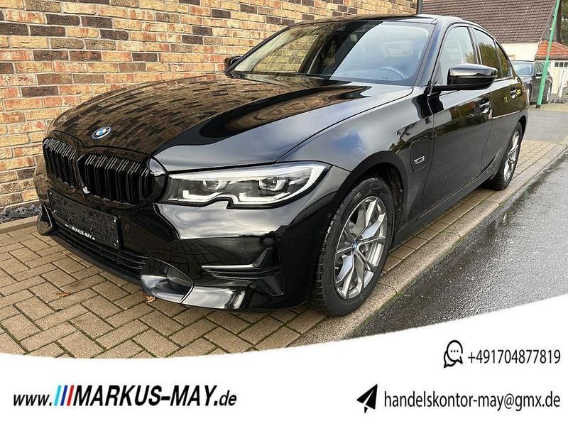 Schwarz ii Gebraucht 2022 BMW 330e Sport Line Limousine | 30.999 € (Fairer Preis) - Bild 1/4