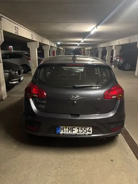 Używany Kia Ceed Vision 99 KM (72 kW) 2018 Czarny Hatchback