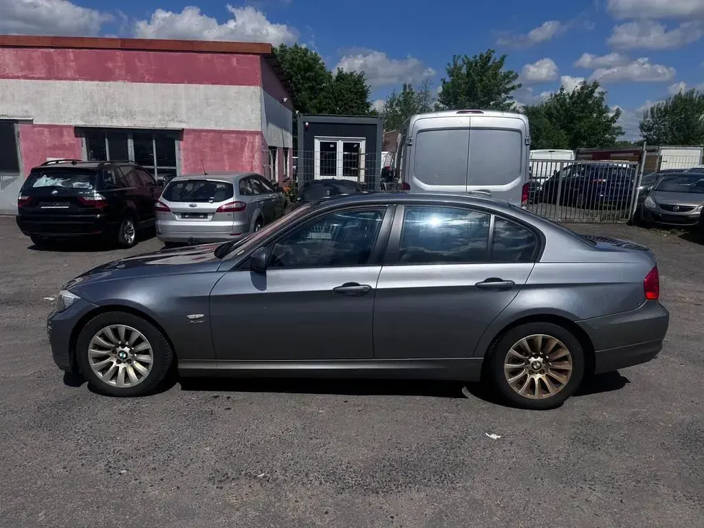 Używany BMW 320 177 KM (130 kW) 2009 Szary Sedan/Limuzyna