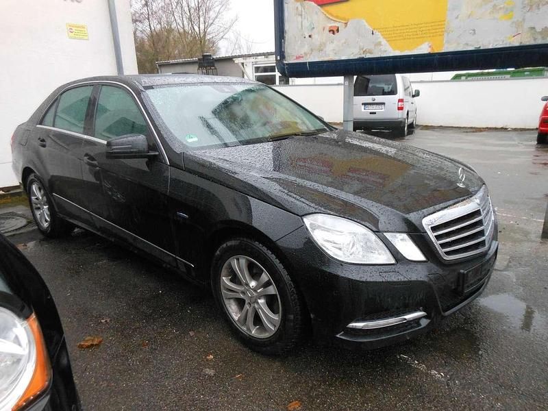 Gebraucht Mercedes E250 204 PS (150 kW) 2011 Obsidianschwarz  metalliclack Limousine