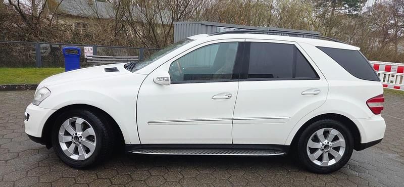 Gebraucht Mercedes ML320 224 PS (164 kW) 2007 Weiß SUV