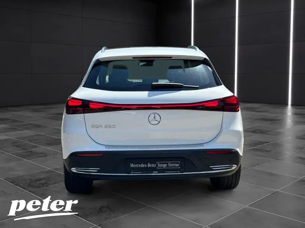 Gebraucht Mercedes EQA250 Advanced 139 kW (190 PS) 2025 Weiß SUV