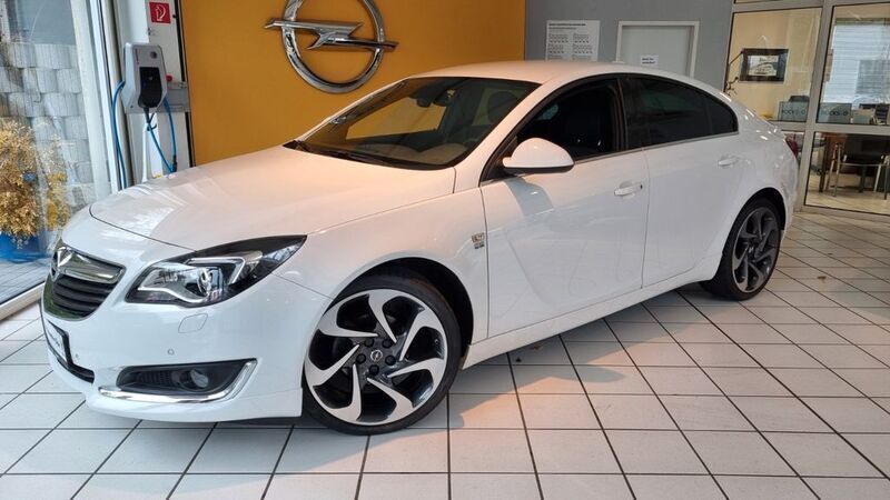 Weiß Gebraucht 2017 Opel Insignia Sport Limousine | 14.950 € (Superpreis) - Bild 1/4