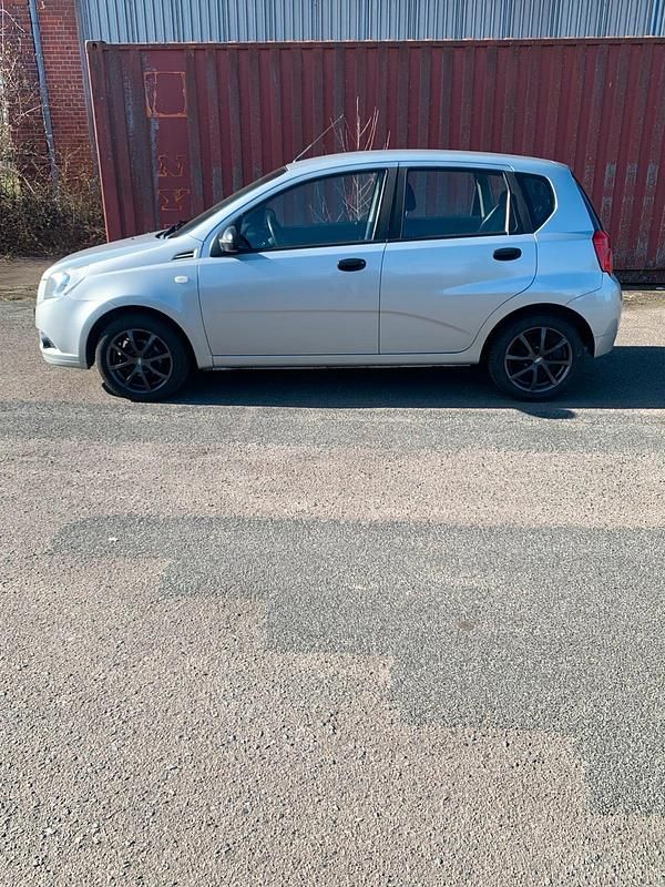 Gebraucht Chevrolet Aveo 84 PS (61 kW) 2010 Silber Kleinwagen