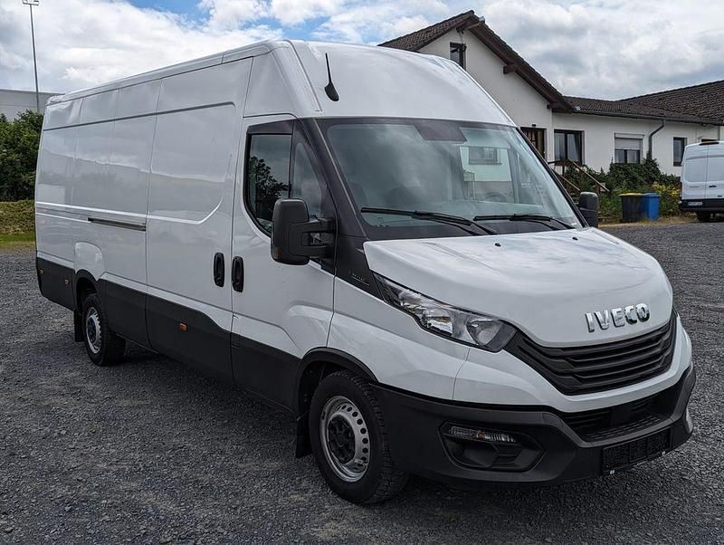Weiß Gebraucht 2023 Iveco Daily Van / Kleinbus | 24.966 € (Guter Preis) - Bild 1/4