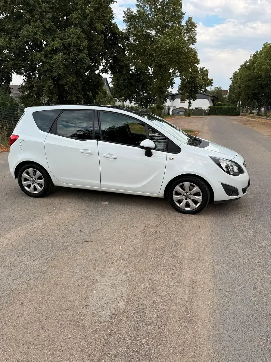 Gebraucht Opel Meriva 140 PS (102 kW) 2013 Weiß Van / Kleinbus