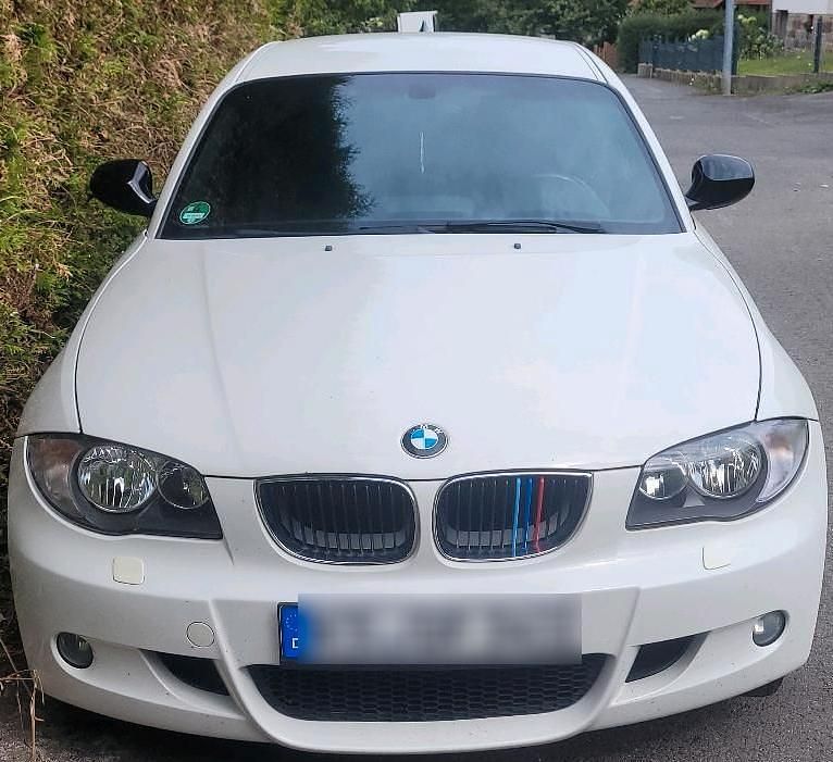 Weiß Gebraucht 2009 BMW 123 M Sport Kleinwagen | 7.450 € (Fairer Preis) - Bild 1/4