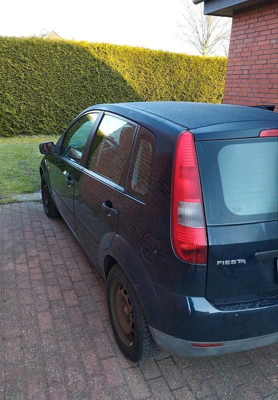 Gebraucht Ford Fiesta 80 PS (58 kW) 2005 Blau Kleinwagen