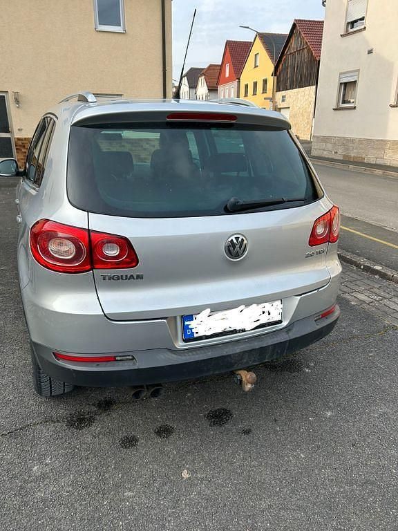 Gebraucht VW Tiguan 140 PS (102 kW) 2010 Silber SUV
