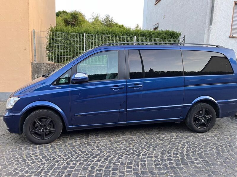 Blau Gebraucht 2012 Mercedes Viano Edition Van / Kleinbus | 18.980 € (Fairer Preis) - Bild 1/4