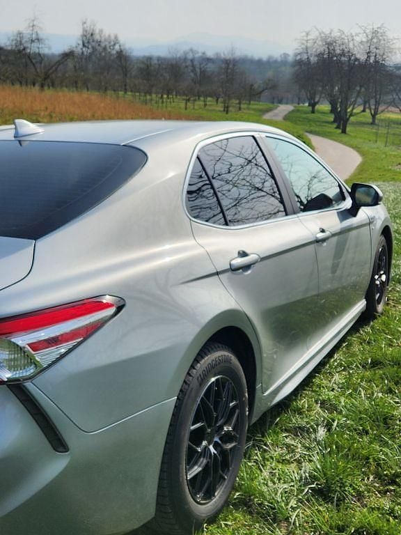 Gebraucht Toyota Camry 218 PS (160 kW) 2021 Silber Limousine