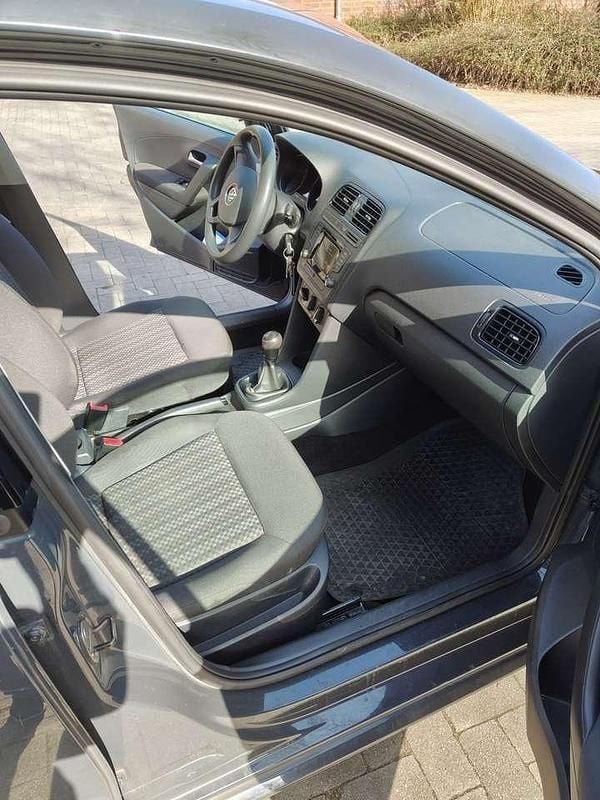 Gebraucht VW Polo Trendline 75 PS (55 kW) 2015 Grau Kleinwagen