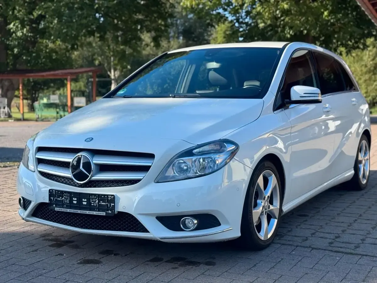 Gebraucht Mercedes B180 122 PS (89 kW) 2013 Weiß Kleinwagen