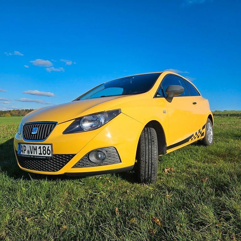 Gelb Gebraucht 2011 Seat Ibiza SC Reference Kleinwagen | 4.500 € (Fairer Preis) - Bild 1/4