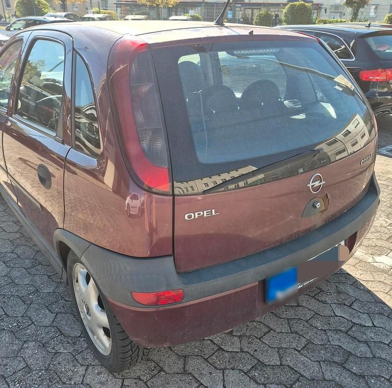 Używany Opel Corsa 75 KM (55 kW) 2002 Czerwony Hatchback