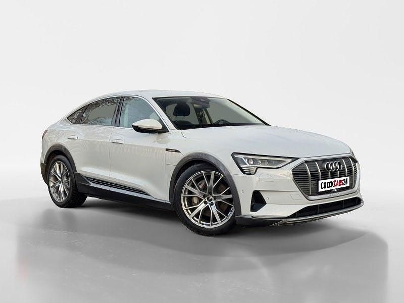 Weiß Gebraucht 2023 Audi e-tron Sportback Advanced Plus SUV | 53.189 € - Bild 1/4