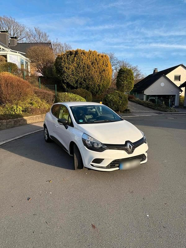 Gebraucht Renault Clio IV Life 75 PS (55 kW) 2016 Weiß Limousine