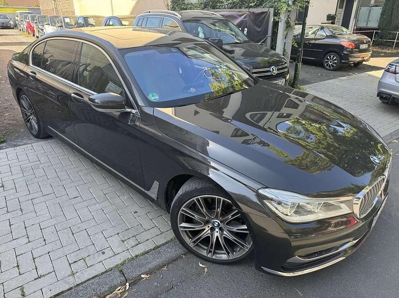 Gebraucht BMW 740L 320 PS (235 kW) 2015 Jatoba metallic Limousine