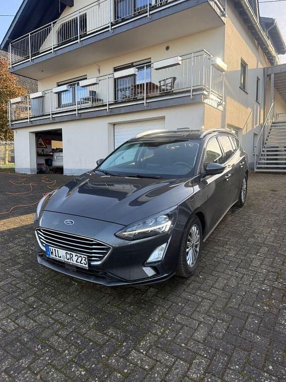 Grau Gebraucht 2020 Ford Focus Titanium Limousine | 12.500 € (Guter Preis) - Bild 1/4