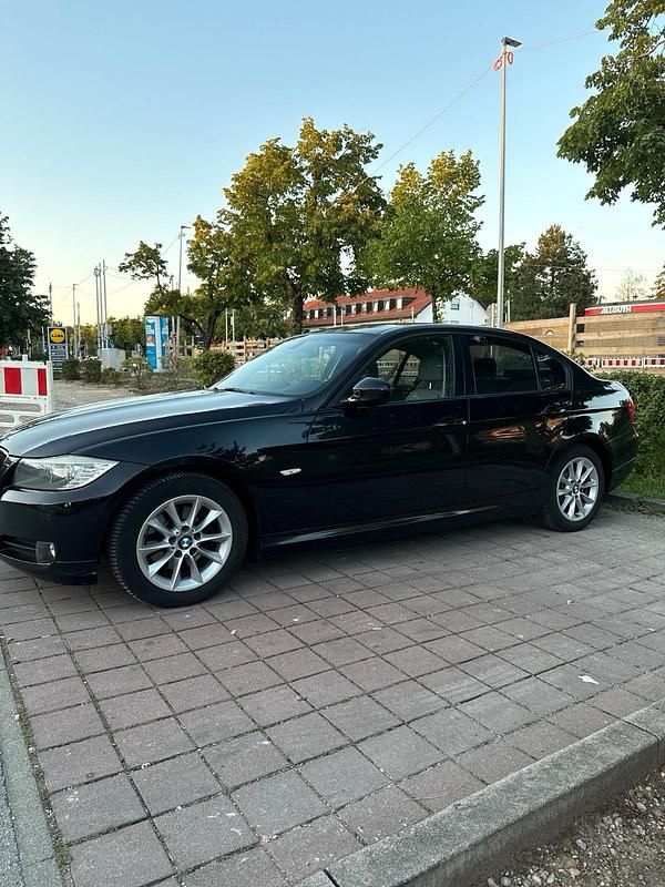 Schwarz Gebraucht 2010 BMW 320 Limousine | 5.500 € (Guter Preis) - Bild 1/4