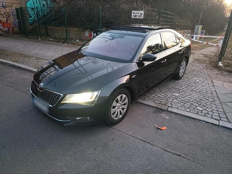 Gebraucht Skoda Superb LAURIN & KLEMENT 190 PS (139 kW) 2016 Schwarz Limousine