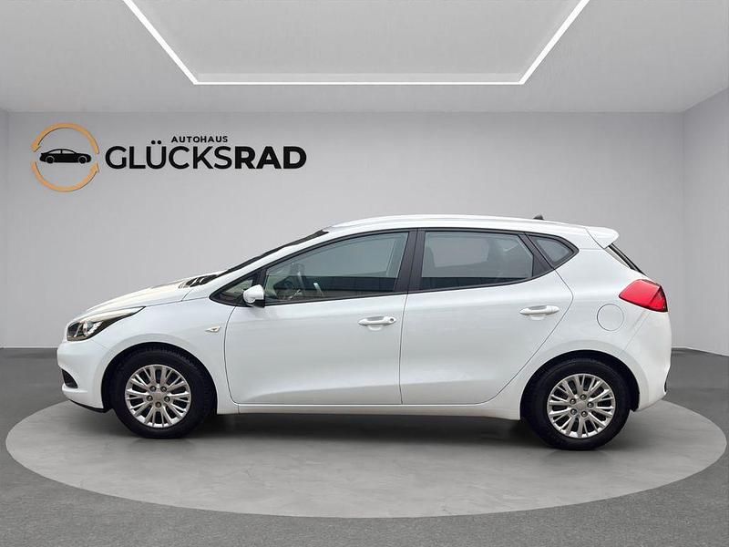 Gebraucht Kia Ceed Spirit 99 PS (72 kW) 2013 Weiß Kleinwagen