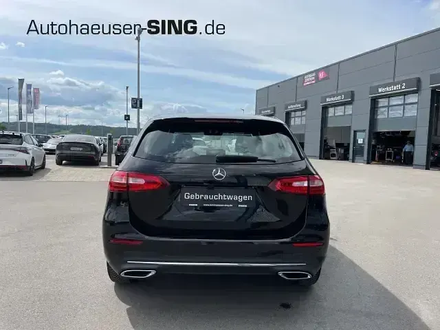 Gebraucht Mercedes B180 Business 136 PS (100 kW) 2020 Schwarz Kleinwagen