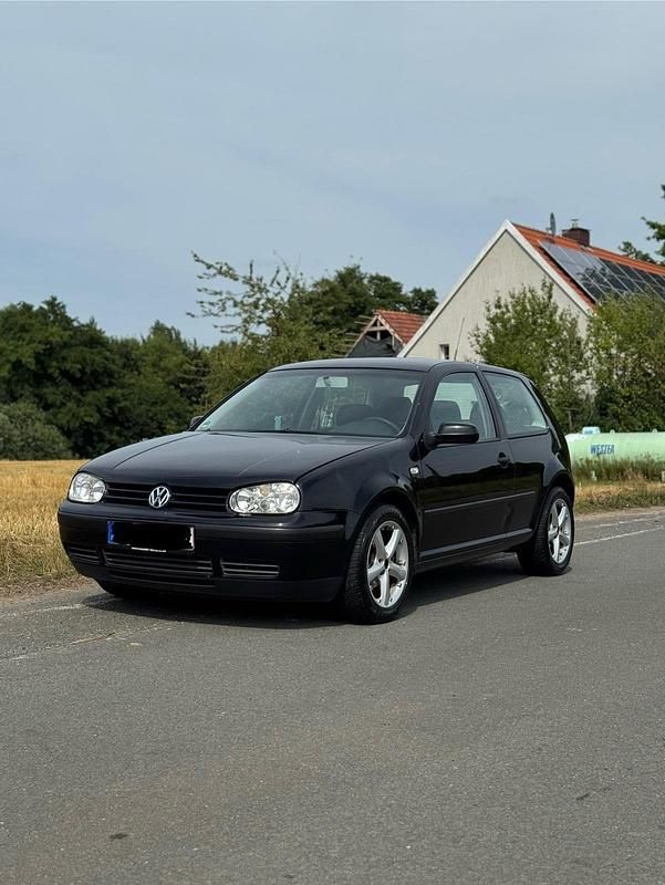 Schwarz Gebraucht 2003 VW Golf IV Kleinwagen | 1.990 € (Fairer Preis) - Bild 1/4
