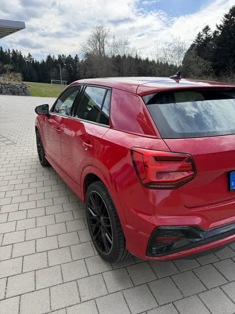 Gebraucht Audi Q2 S-Line 190 PS (139 kW) 2023 Rot SUV
