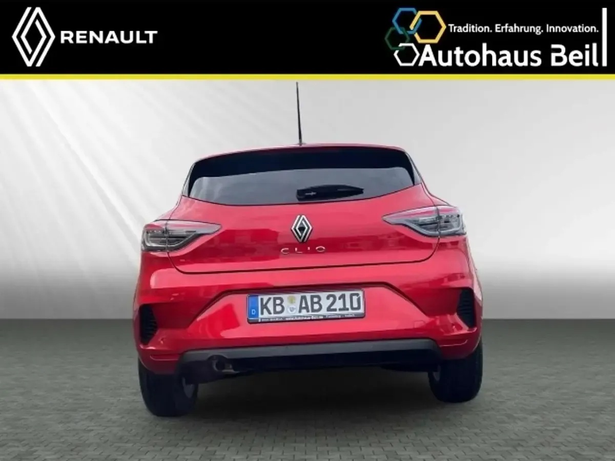 Begagnad Renault Clio V Evolution 91 HK (66 kW) 2024 Röd Sedan