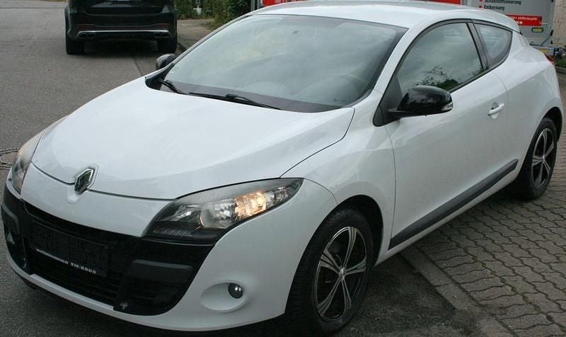 Weiß Gebraucht 2011 Renault Mégane III Coupé | 5.499 € (Fairer Preis) - Bild 1/4