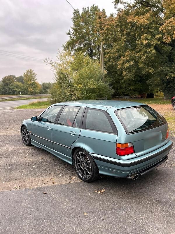 Gebraucht BMW 323 170 PS (125 kW) 1997 Grün Kombi