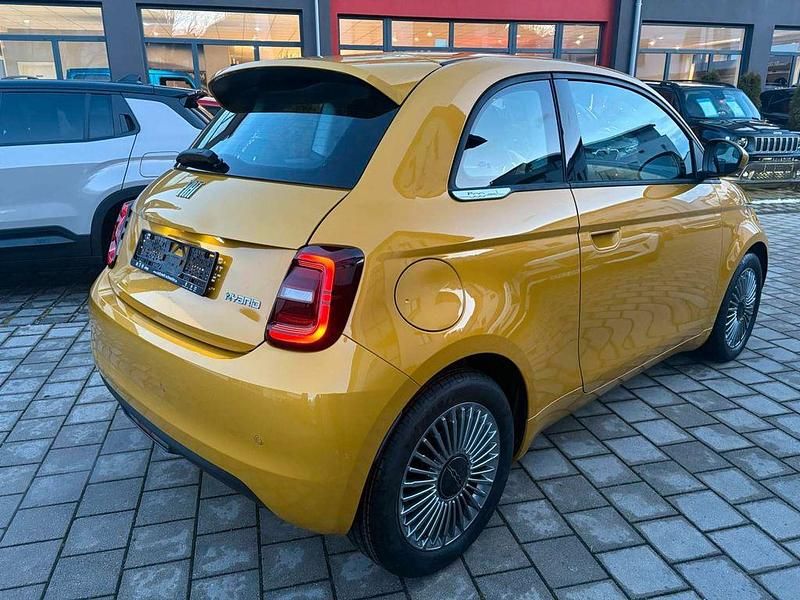 Neu Fiat 500 65 PS (47 kW) 2026 Gelb Limousine