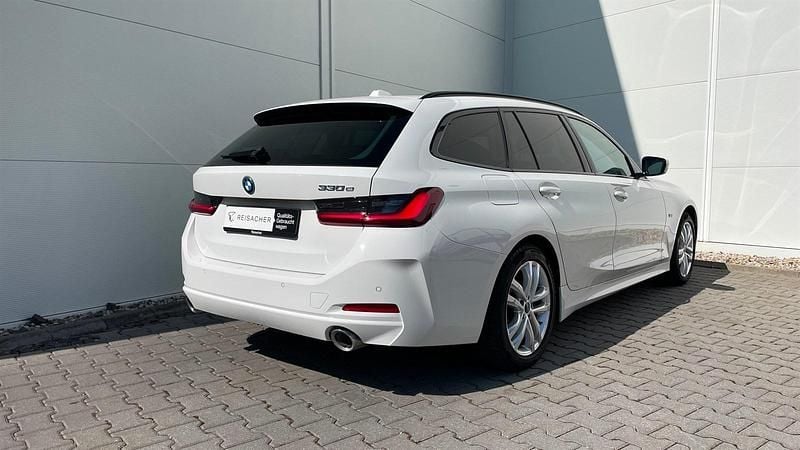 Gebraucht BMW 330e Efficient Dynamics 292 PS (214 kW) 2022 Alpinweiß uni Kombi