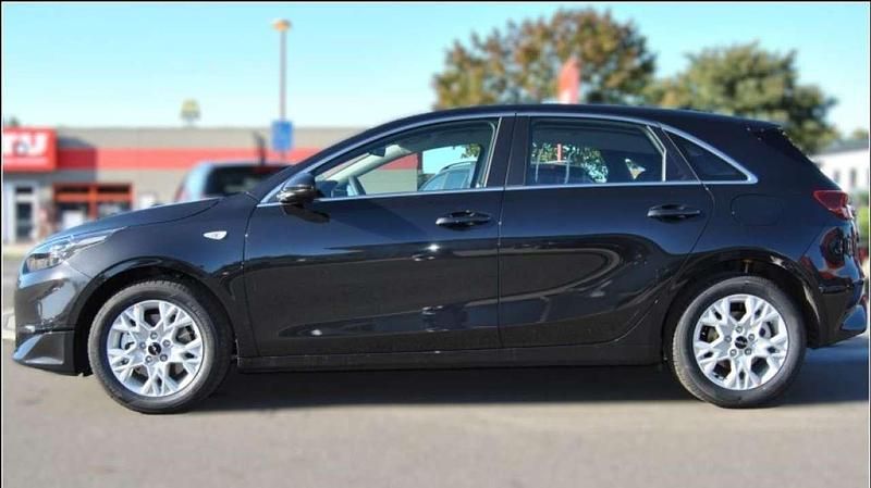 Gebraucht Kia Ceed Vision 101 PS (74 kW) 2024 Zilinaschwarz metallic Kleinwagen