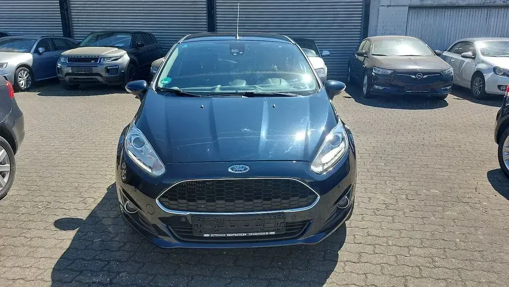Gebraucht Ford Fiesta Celebration 101 PS (74 kW) 2017 Blau Kleinwagen
