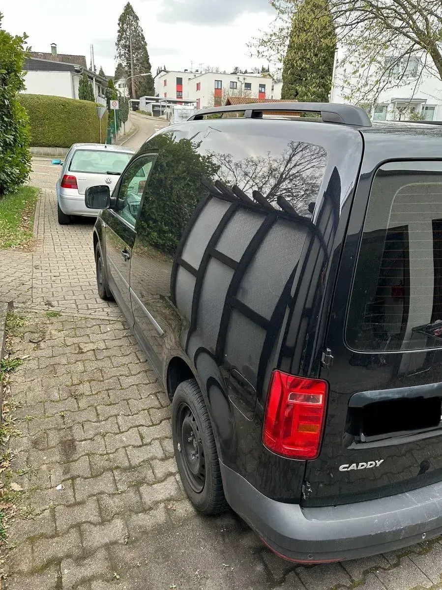 Gebraucht VW Caddy 102 PS (75 kW) 2016 Schwarz Van / Kleinbus