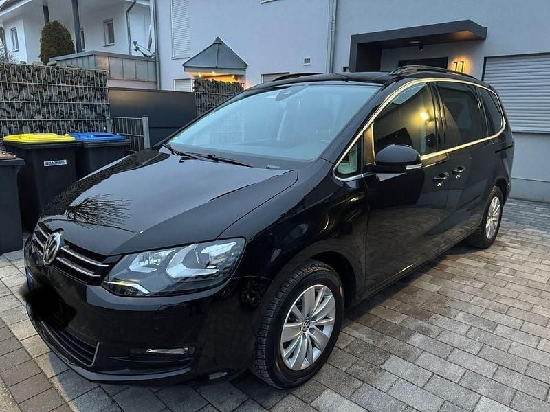 Schwarz Gebraucht 2016 VW Sharan Comfortline Van / Kleinbus | 17.600 € (Guter Preis) - Bild 1/4